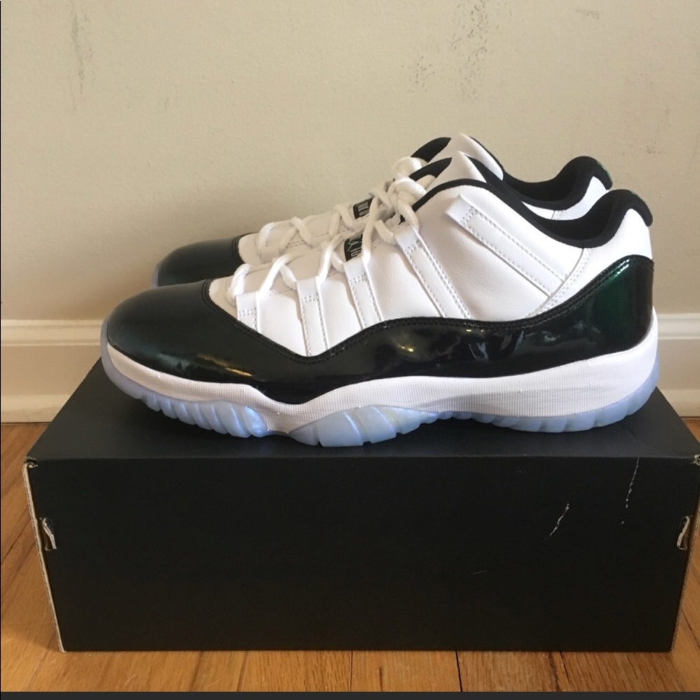 Air Jordan 11 low Emerald